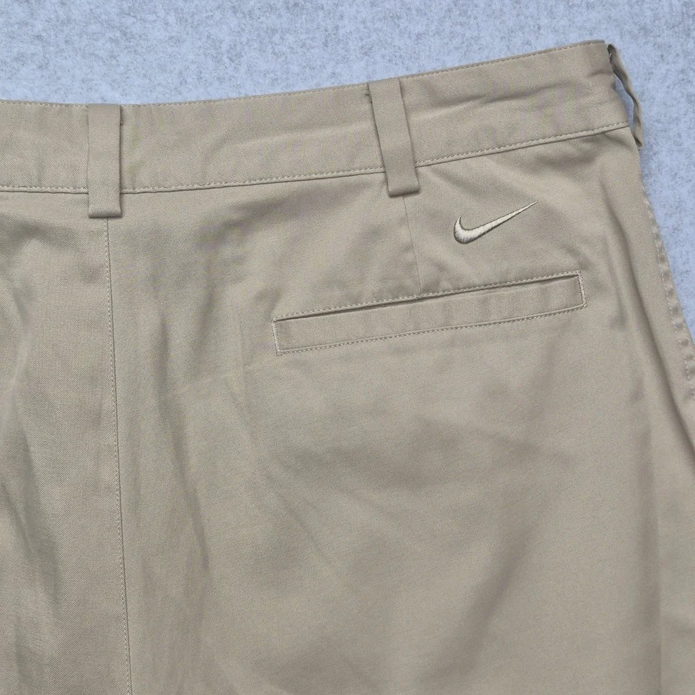 Nike Golf Dri-FIT Shorts Mens 34 Beige Tan Flat Front Stretch Lightweight